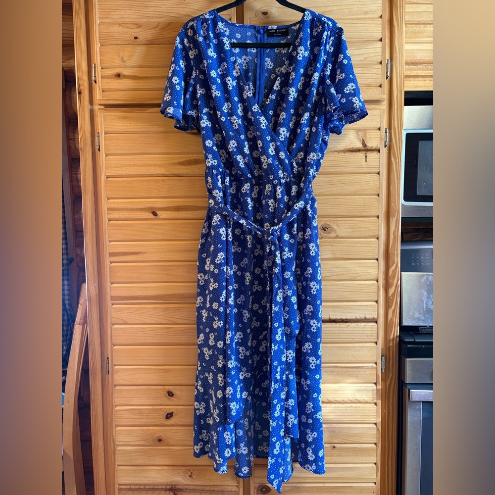 Lane Bryant Faux Wrap Dress in Blue with White Daisy Print, Size 14